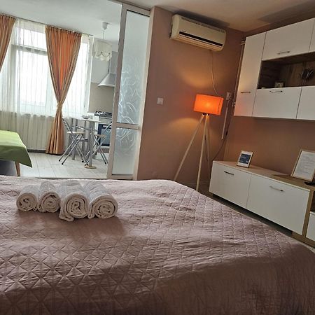 Olivia'S Studio - Apartment Яссы Экстерьер фото