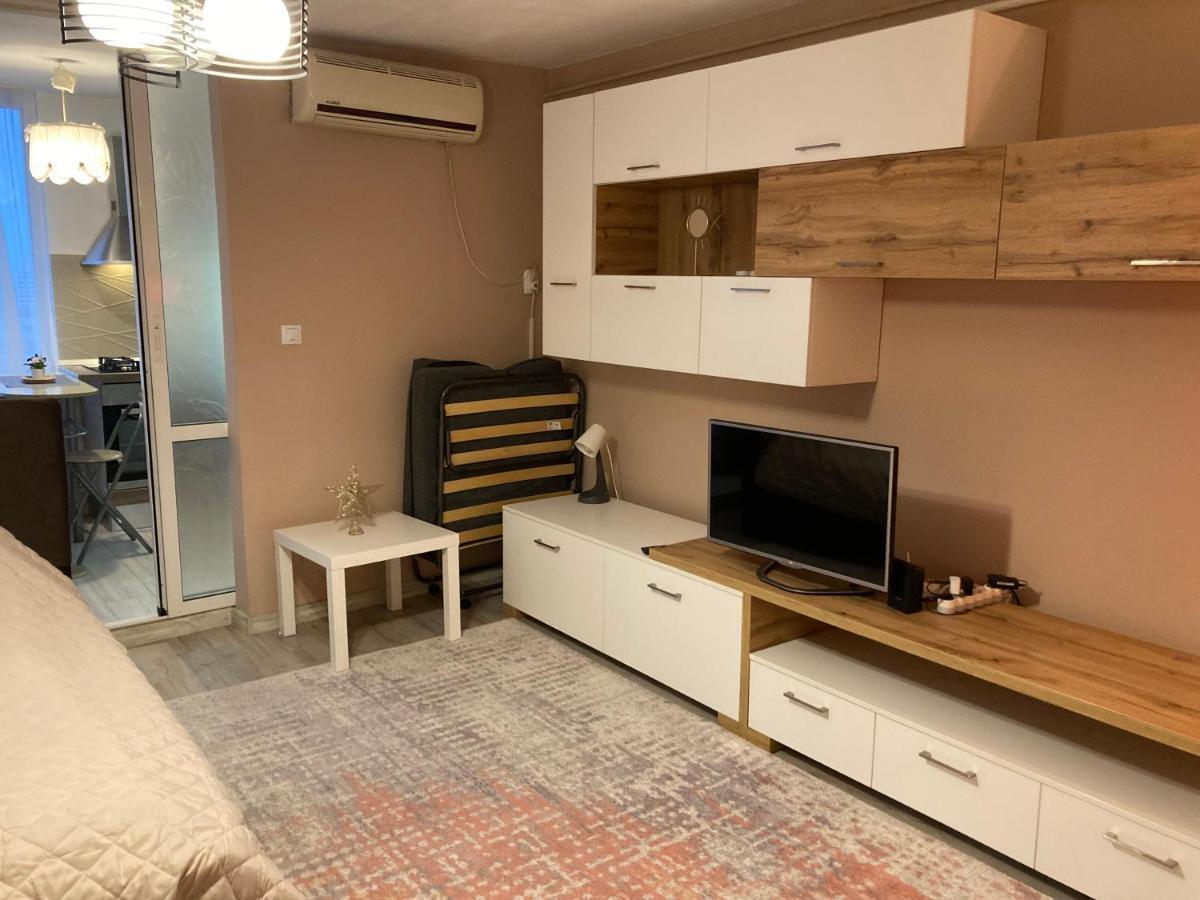 Olivia'S Studio - Apartment Яссы Экстерьер фото